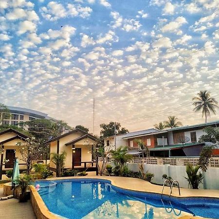 Sunray Guesthouse สุนันท์บ้านพักริมคลอง Uthai Thani Εξωτερικό φωτογραφία
