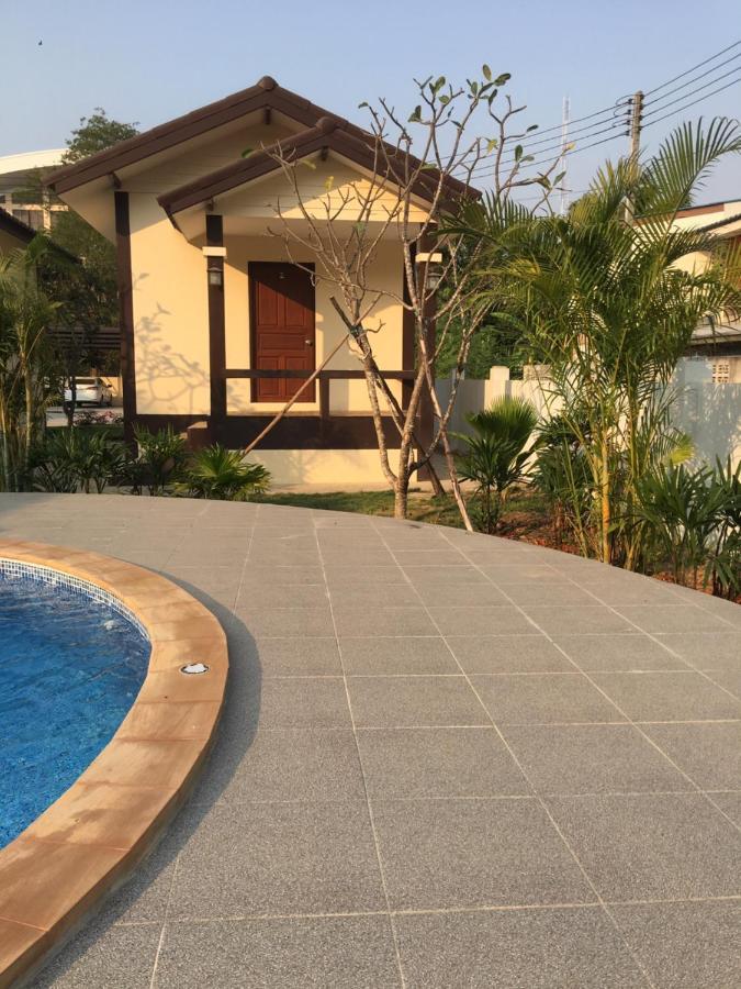 Sunray Guesthouse สุนันท์บ้านพักริมคลอง Uthai Thani Εξωτερικό φωτογραφία