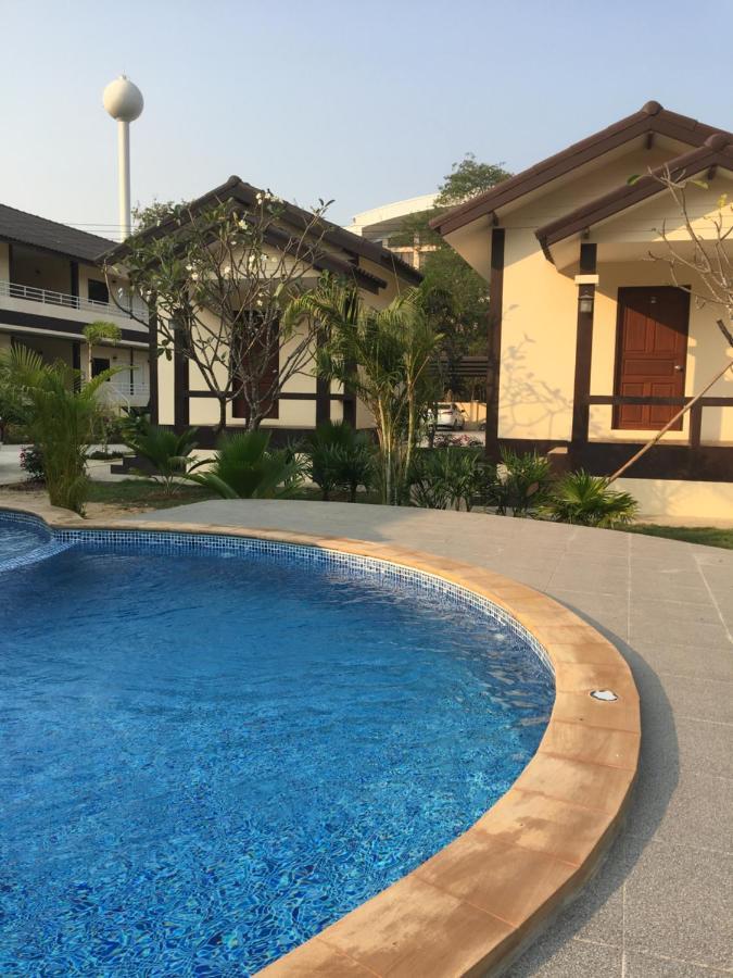 Sunray Guesthouse สุนันท์บ้านพักริมคลอง Uthai Thani Εξωτερικό φωτογραφία