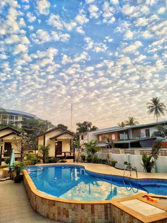 Sunray Guesthouse สุนันท์บ้านพักริมคลอง Uthai Thani Εξωτερικό φωτογραφία
