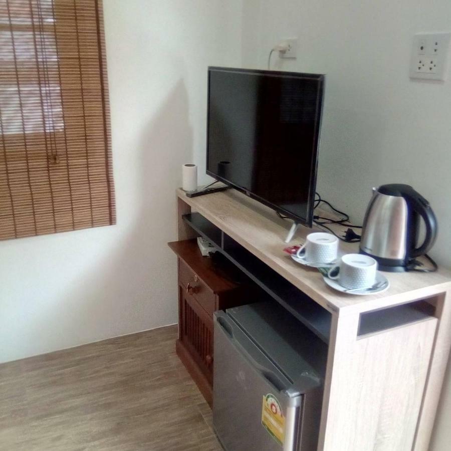 Sunray Guesthouse สุนันท์บ้านพักริมคลอง Uthai Thani Εξωτερικό φωτογραφία