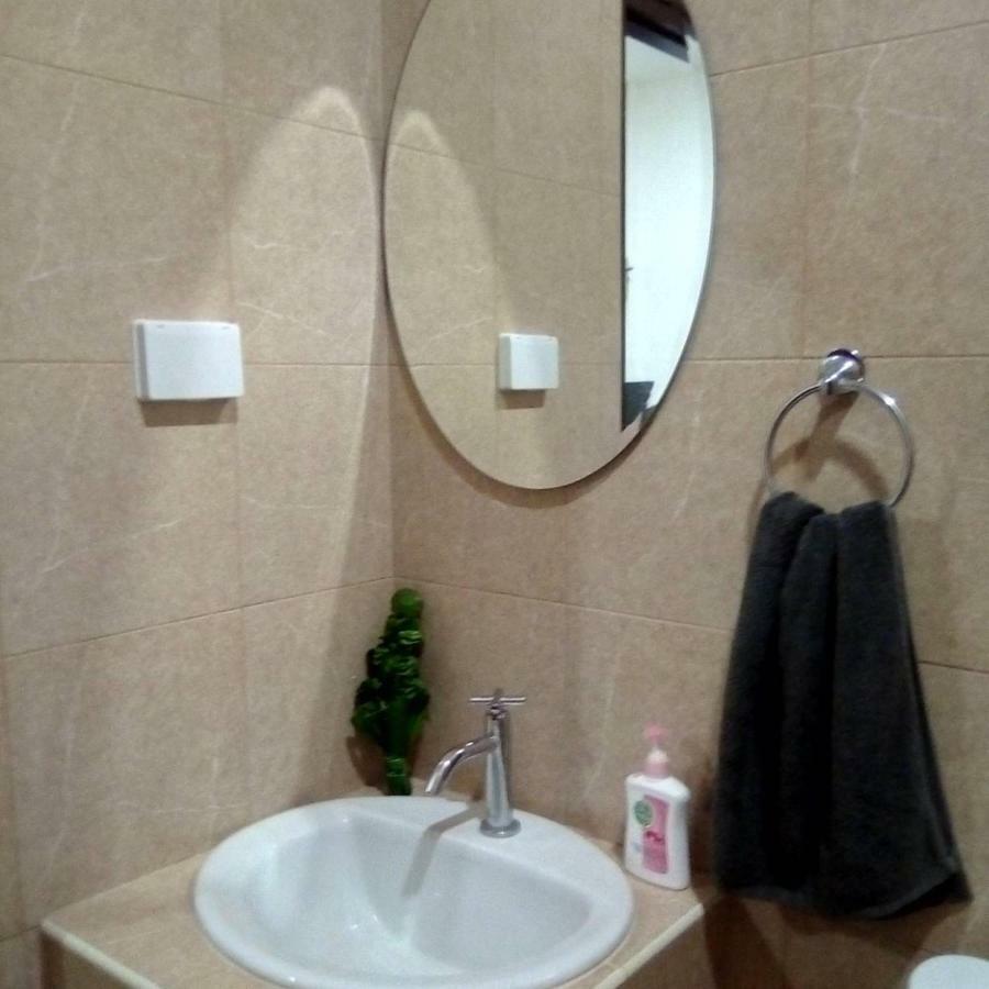 Sunray Guesthouse สุนันท์บ้านพักริมคลอง Uthai Thani Εξωτερικό φωτογραφία