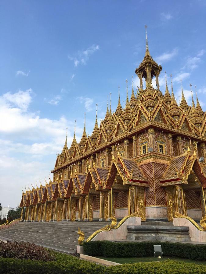 Sunray Guesthouse สุนันท์บ้านพักริมคลอง Uthai Thani Εξωτερικό φωτογραφία