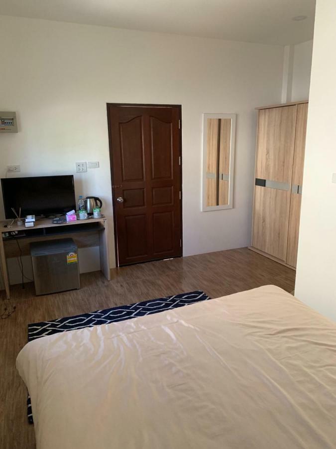 Sunray Guesthouse สุนันท์บ้านพักริมคลอง Uthai Thani Εξωτερικό φωτογραφία