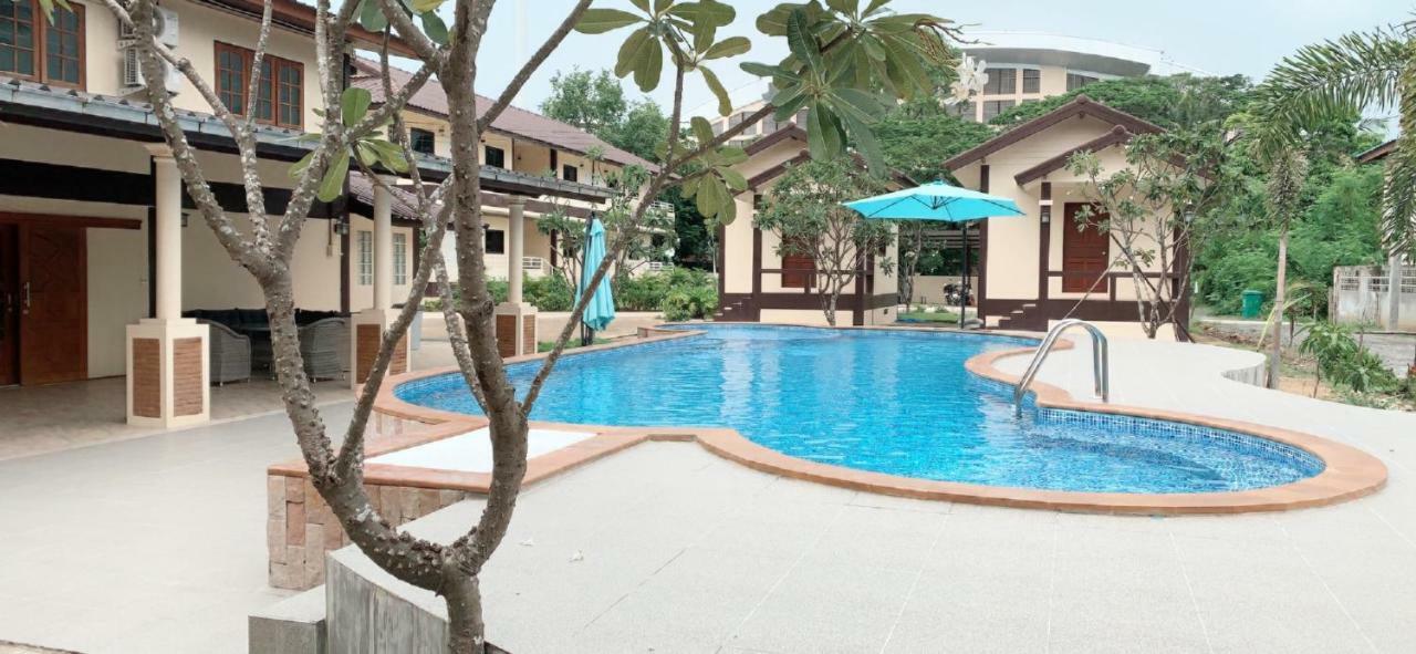 Sunray Guesthouse สุนันท์บ้านพักริมคลอง Uthai Thani Εξωτερικό φωτογραφία